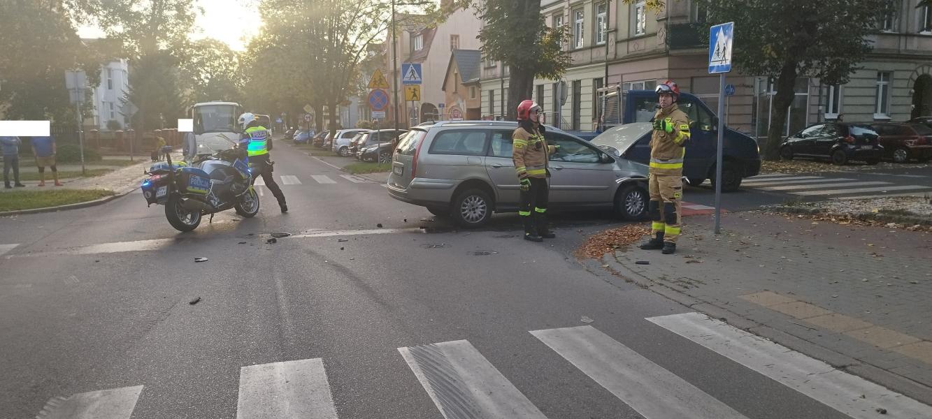 Zderzenie dwóch samochodów w Białogardzie na ul. Dworcowej