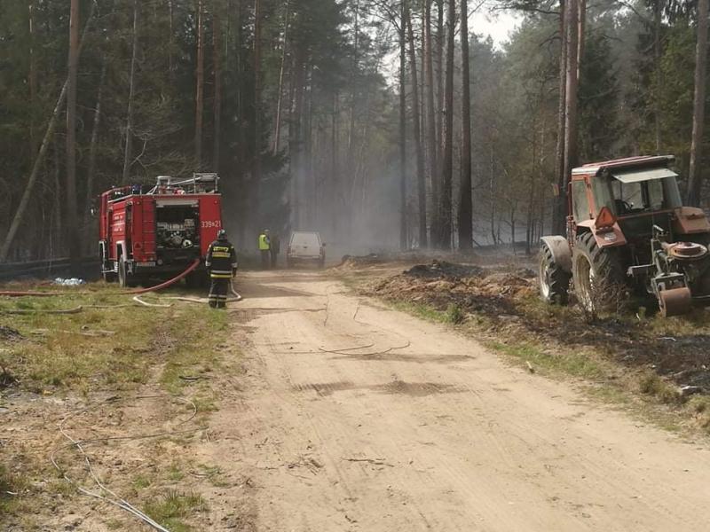Seria ogromnych pożarów w powiecie białogardzkim  - dziesiątki strażaków walczy z żywiołem!  