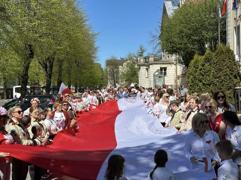 Święto flagi w sercu miasta. Rodzinny piknik pełen radości