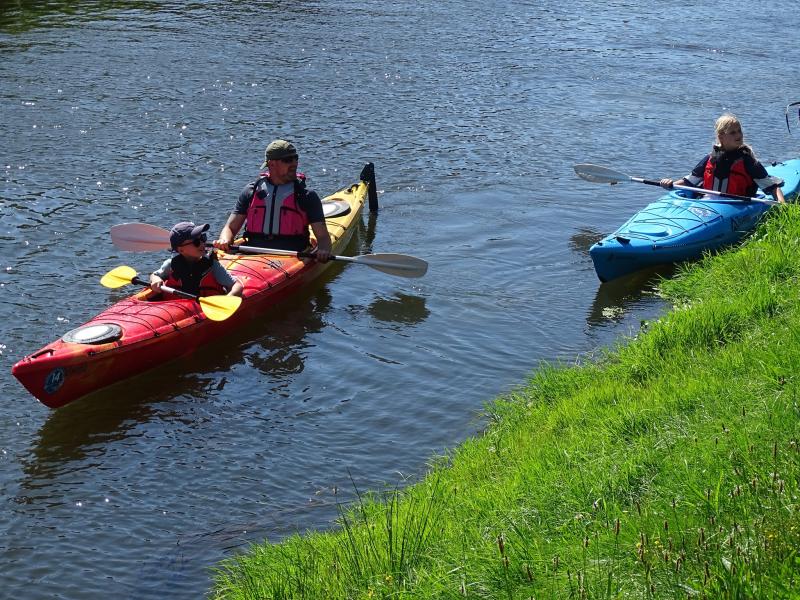 Płynęli, by pomóc Mauro – 12-godzinny maraton kajakowy na Parsęcie