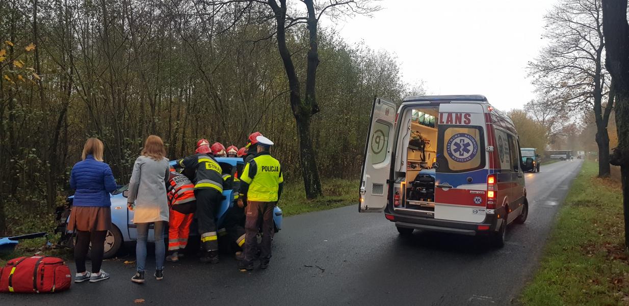 Wypadek pod Białogardem - jedna osoba trafiła do szpitala.