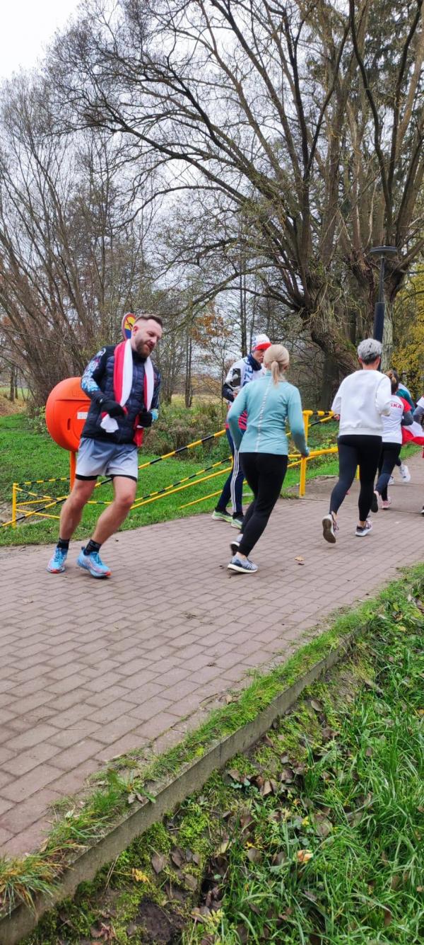 Niepodległość na sportowo – Białogard biegł w biało-czerwonych barwach