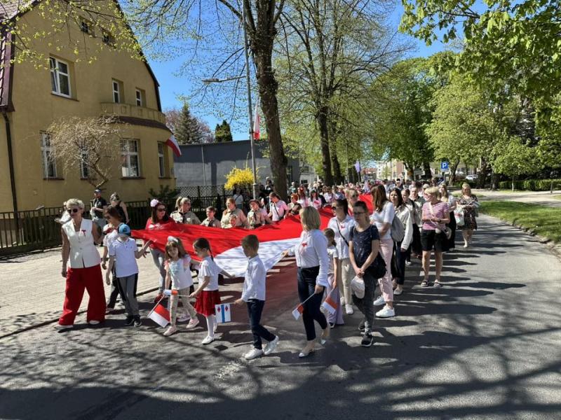 Święto flagi w sercu miasta. Rodzinny piknik pełen radości