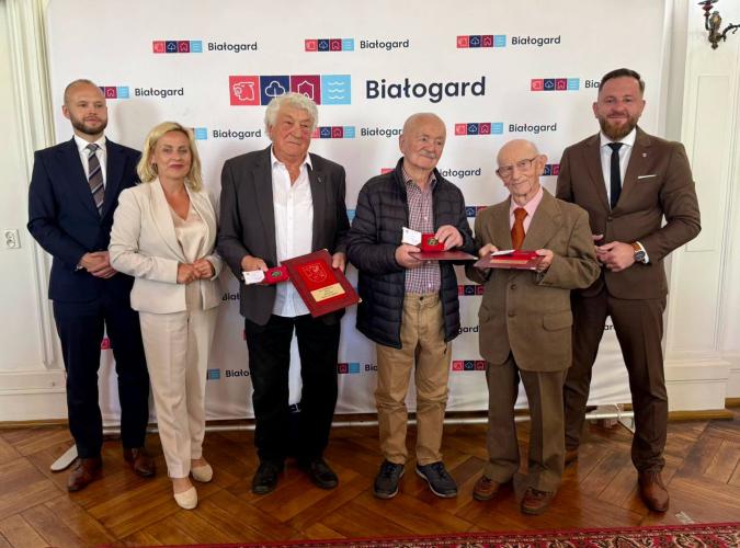 Medale „Za zasługi dla miasta Białogard” wręczone podczas sesji Rady Miejskiej 