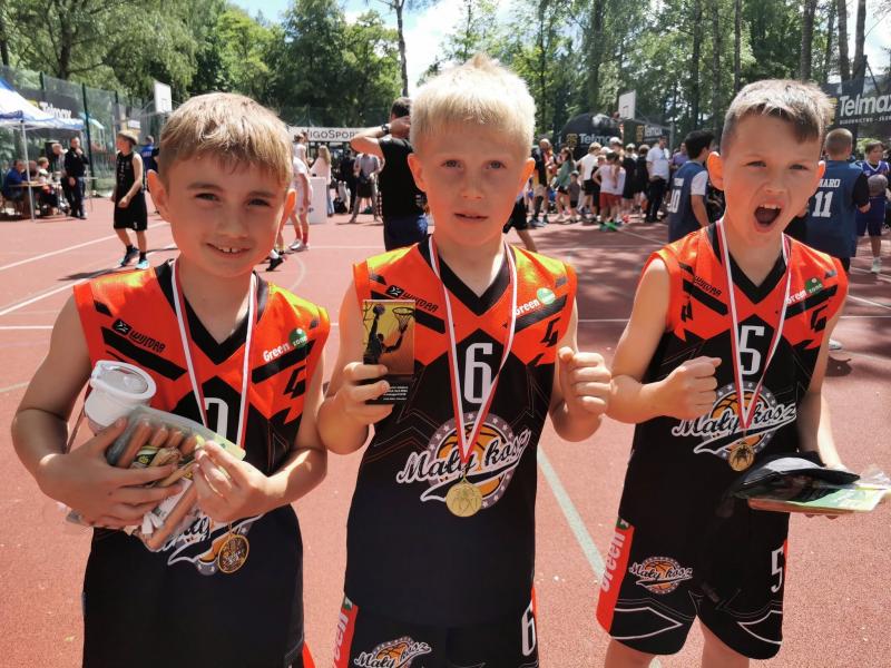 Udany występ młodych koszykarzy Akademii Sportu Mały Kosz w Człuchowie