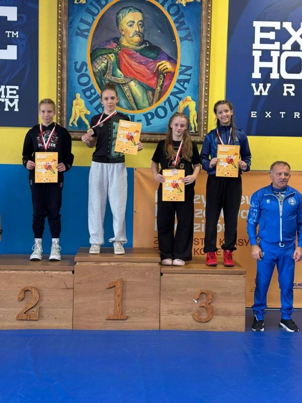 Kolejny udany weekend dla białogardzkich zapaśniczek.