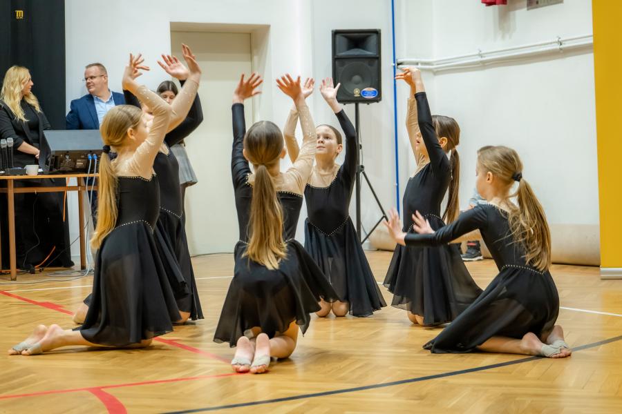 Dziecięcy talent w hołdzie seniorom – wzruszające spotkanie pokoleń