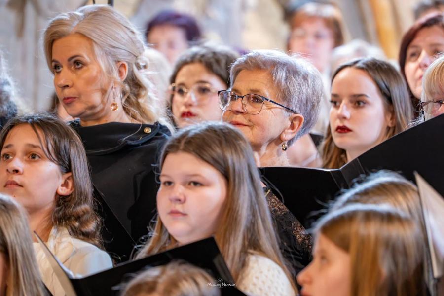 Jubileusz 15-lecia chóru Bel Canto wypełnił białogardzką świątynię muzyką
