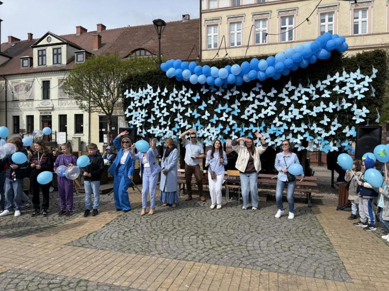 Marsz dla Autyzmu – Białogard w niebieskich barwach świadomości