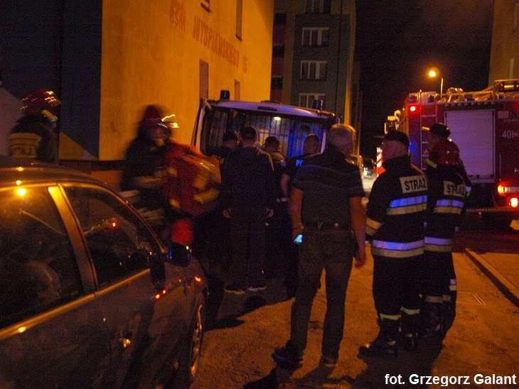 Nocna ewakuacja mieszkańców bloku przy ulicy Wyspiańskiego