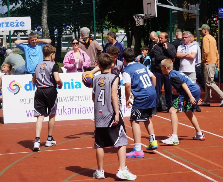 Udany występ młodych koszykarzy Akademii Sportu Mały Kosz w Człuchowie