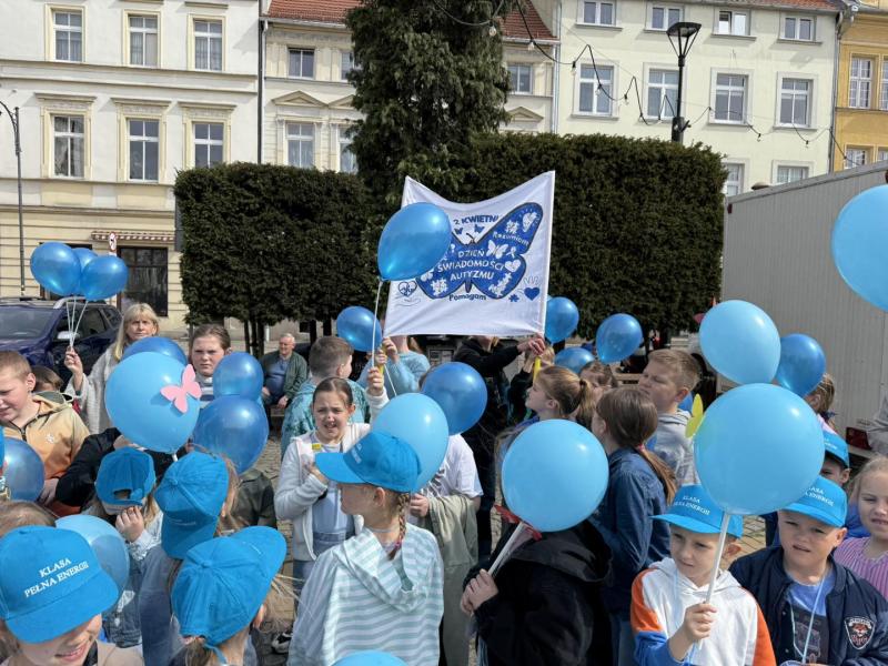 Marsz dla Autyzmu – Białogard w niebieskich barwach świadomości
