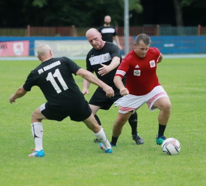 Mecz Weterani vs Policja na Stadionie Miejskim im. Henryka Młynarczyka w Białogardzie