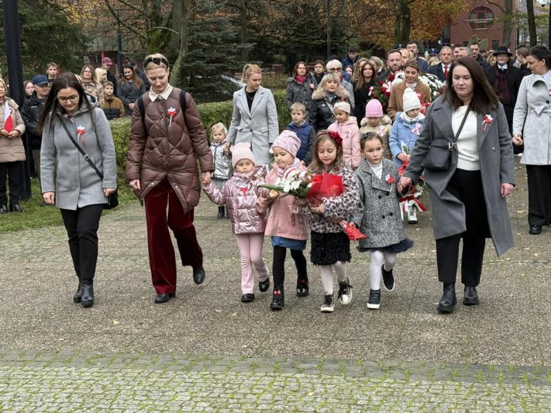 Wspólne świętowanie 107. rocznicy odzyskania niepodległości w Białogardzie