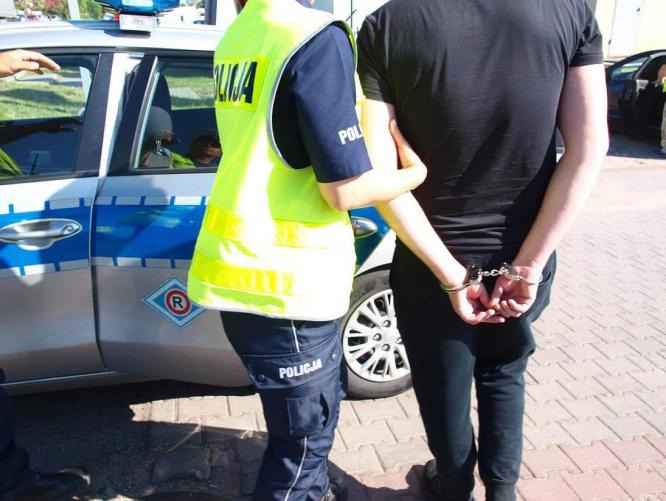 Obywatelskie zatrzymanie pijanego kierowcy w Tychowie - 34 latek wydmuchał ponad dwa promile! 