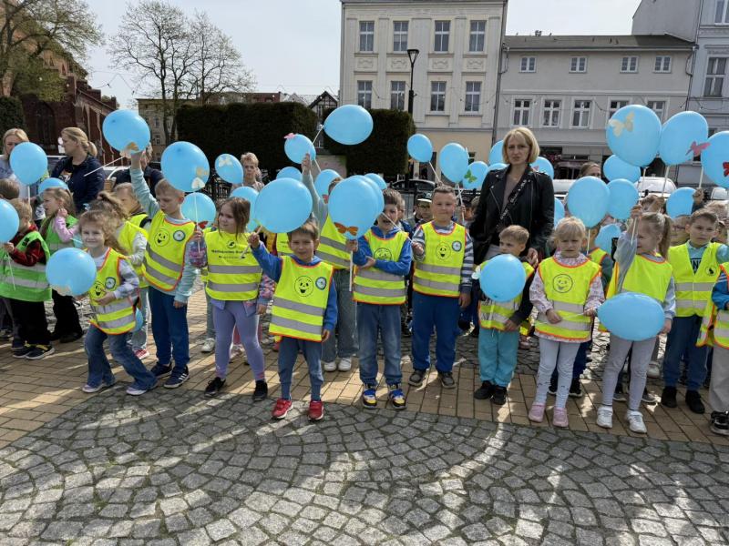 Marsz dla Autyzmu – Białogard w niebieskich barwach świadomości