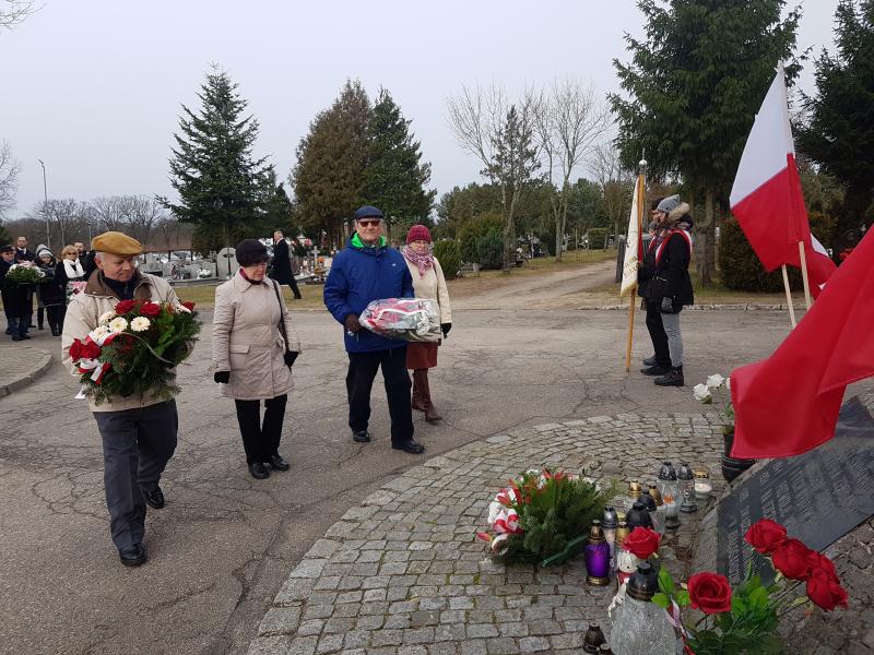 Obchody 79 Rocznicy I Masowej Deportacji Polaków na Sybir i do Kazachstanu. Msza znicze i kwiaty.