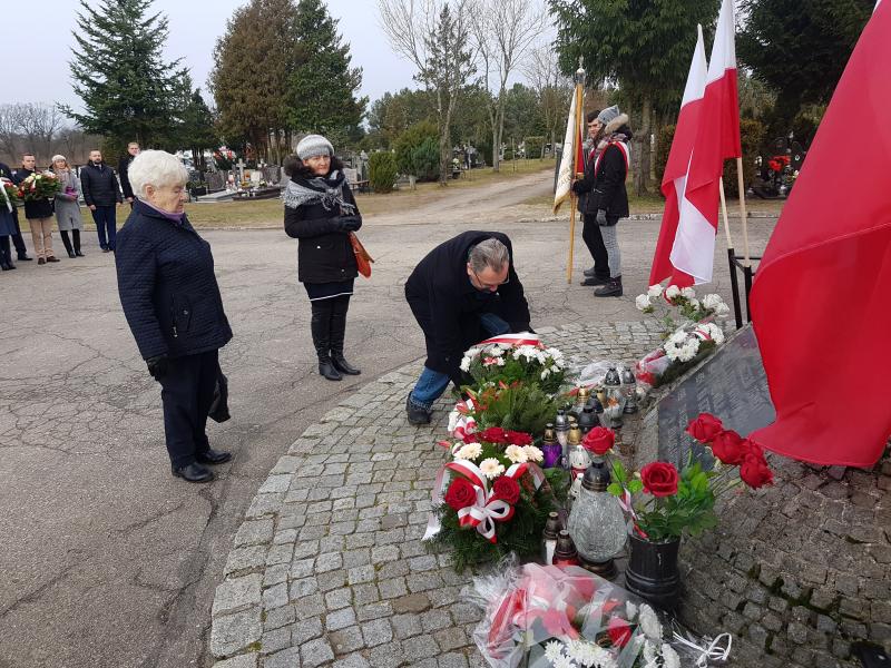 Obchody 79 Rocznicy I Masowej Deportacji Polaków na Sybir i do Kazachstanu. Msza znicze i kwiaty.