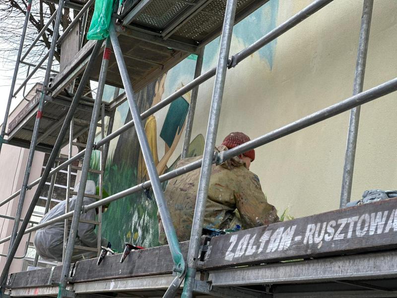 Kolory, które mają znaczenie – mural powstaje przy ul. Kościelnej
