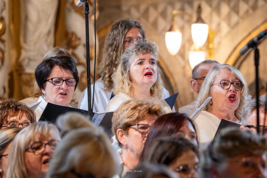 Jubileusz 15-lecia chóru Bel Canto wypełnił białogardzką świątynię muzyką