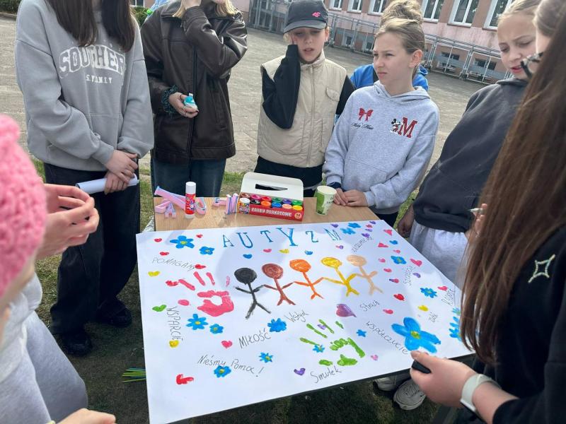 Marsz dla Autyzmu – Białogard w niebieskich barwach świadomości