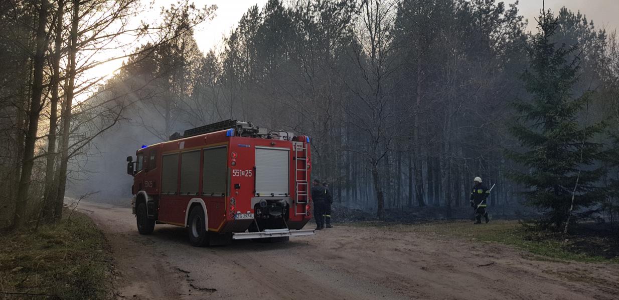 Ogromny pożar, z którym walczyło 26 zastępów straży pożarnej w tym ponad setka strażaków ! ZDJĘCIA 