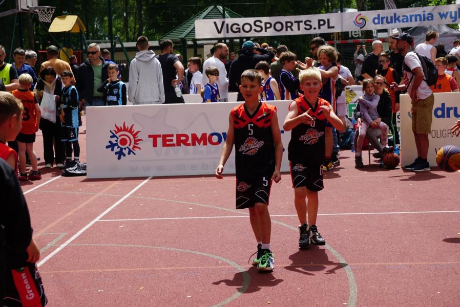 Udany występ młodych koszykarzy Akademii Sportu Mały Kosz w Człuchowie