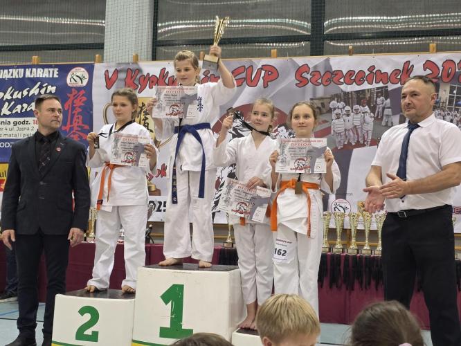 Medale dla białogardzkich karateków 