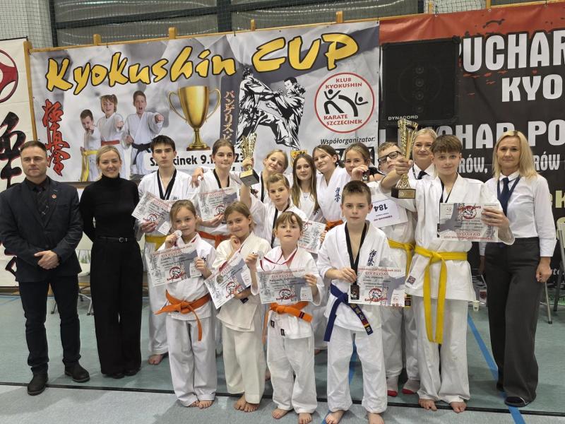 Medale dla białogardzkich karateków 