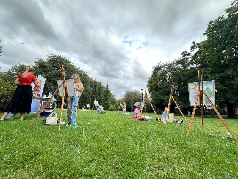 Plener Malarski w Białogardzie – miasto pełne kolorów i twórczej energii