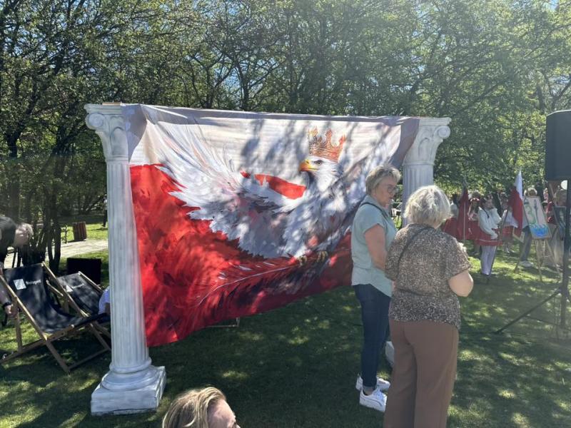 Święto flagi w sercu miasta. Rodzinny piknik pełen radości