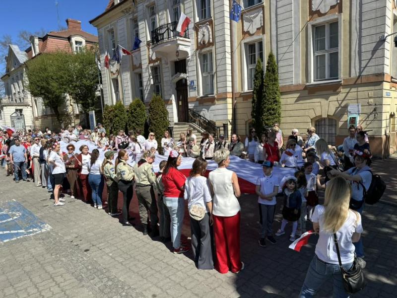 Święto flagi w sercu miasta. Rodzinny piknik pełen radości
