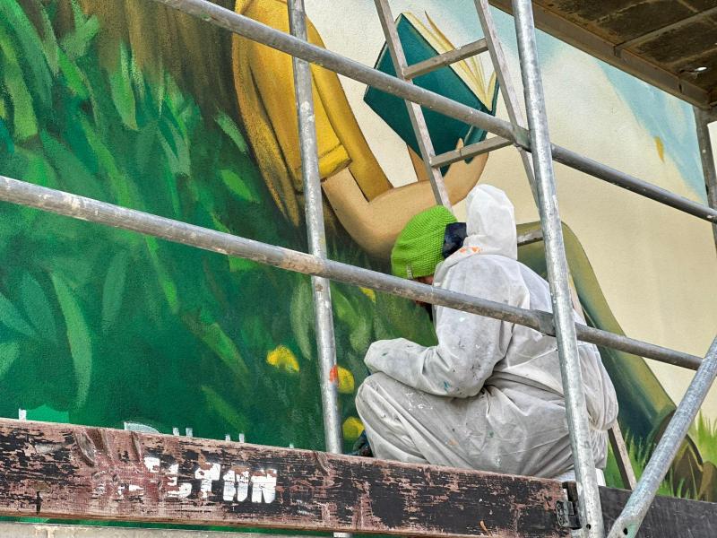 Kolory, które mają znaczenie – mural powstaje przy ul. Kościelnej