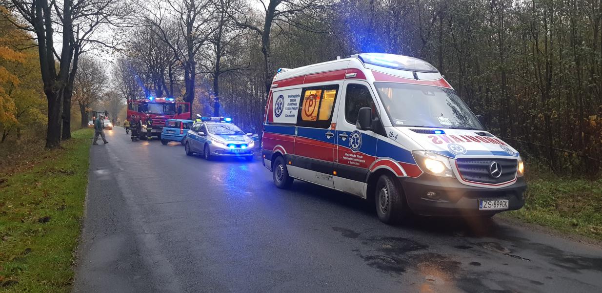 Wypadek pod Białogardem - jedna osoba trafiła do szpitala.