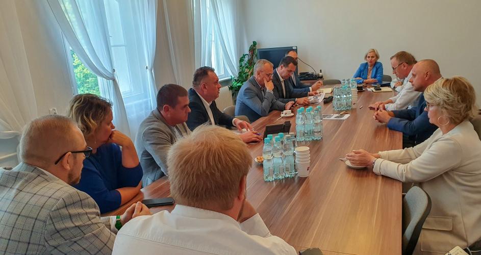 Spotkanie Białogardzkich samorządowców z powodu kryzysu energetycznego w Białogardzie.