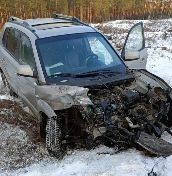 Poważny wypadek koło Białogardu! Osobówka zderzyła się z ciężarówką. 3-letnie dziecko trafiło do szpitala [ZDJĘCIA]