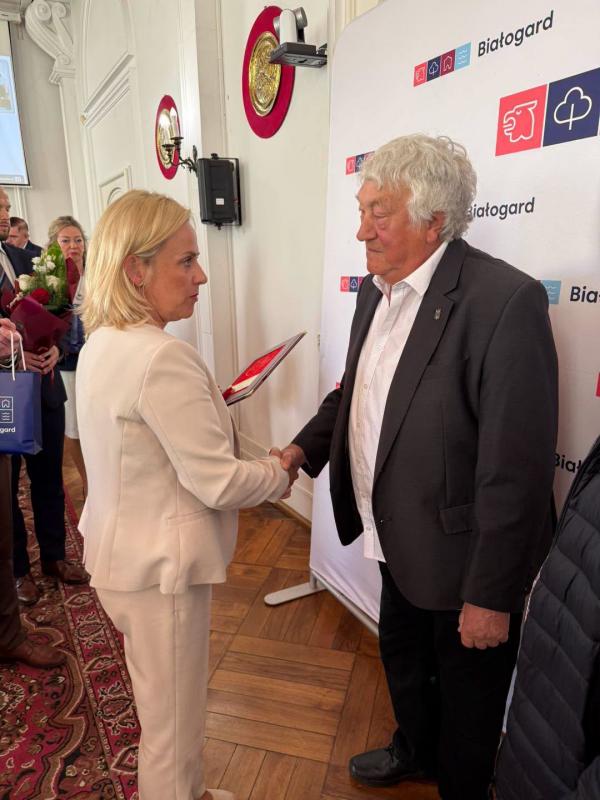 Medale „Za zasługi dla miasta Białogard” wręczone podczas sesji Rady Miejskiej