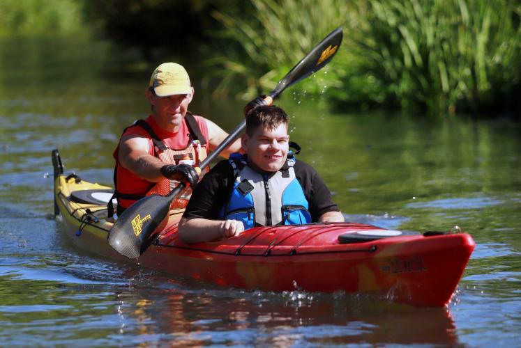 Płynęli, by pomóc Mauro – 12-godzinny maraton kajakowy na Parsęcie 