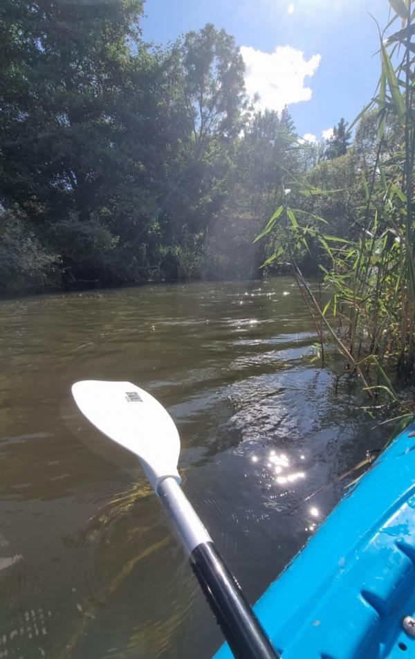 Płynęli, by pomóc Mauro – 12-godzinny maraton kajakowy na Parsęcie