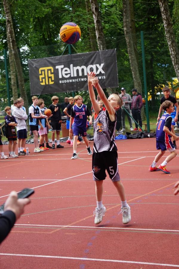 Udany występ młodych koszykarzy Akademii Sportu Mały Kosz w Człuchowie
