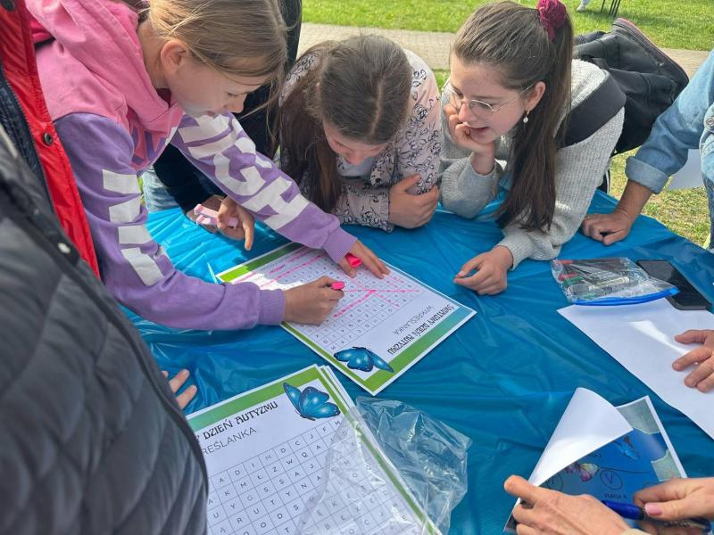 Marsz dla Autyzmu – Białogard w niebieskich barwach świadomości