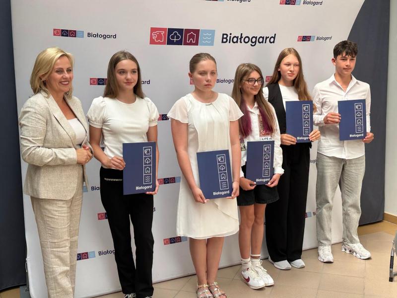 Najzdolniejsi uczniowie Białogardu odebrali Stypendia Burmistrza