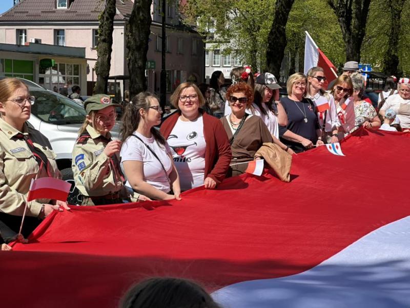 Święto flagi w sercu miasta. Rodzinny piknik pełen radości