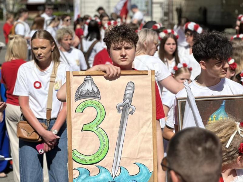 Święto flagi w sercu miasta. Rodzinny piknik pełen radości
