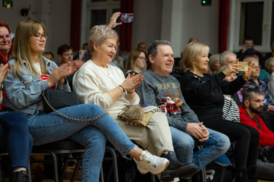 Dziecięcy talent w hołdzie seniorom – wzruszające spotkanie pokoleń