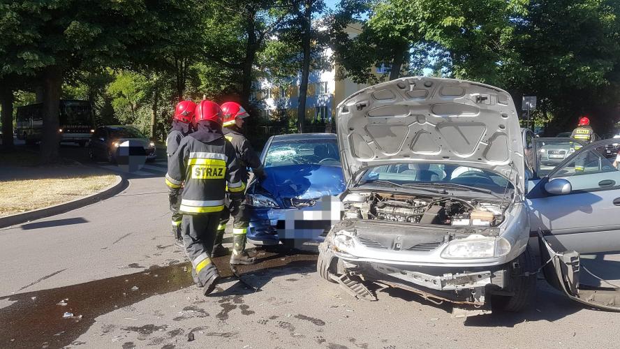 Wypadek w centrum Białogardu  - zderzyły się dwa auta. 