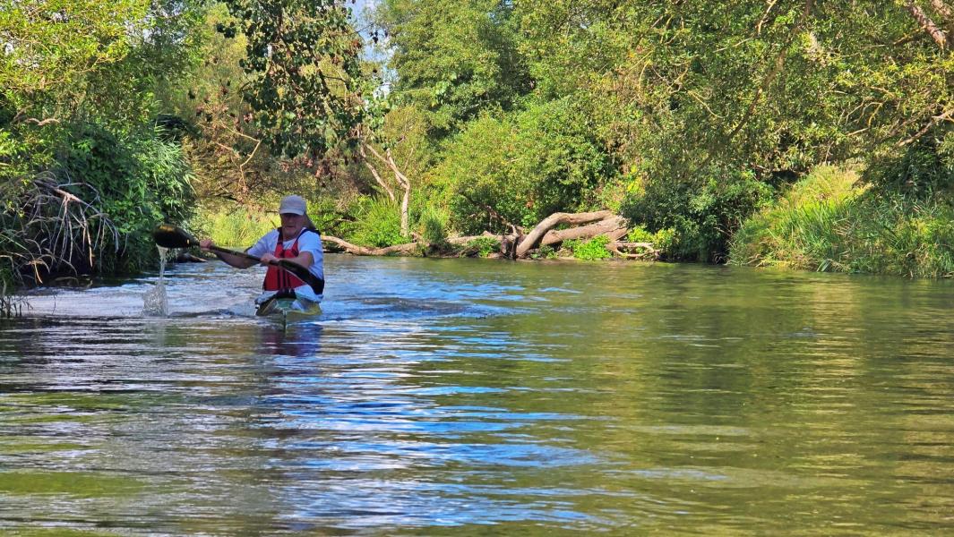 Płynęli, by pomóc Mauro – 12-godzinny maraton kajakowy na Parsęcie