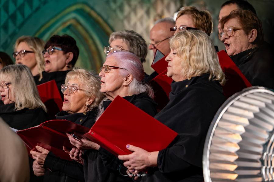 XIII Charytatywny Koncert Bożonarodzeniowy w Białogardzie – Wspaniała inicjatywa na rzecz 4-letniej Agnieszki