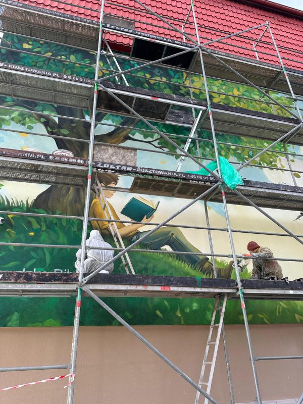 Kolory, które mają znaczenie – mural powstaje przy ul. Kościelnej