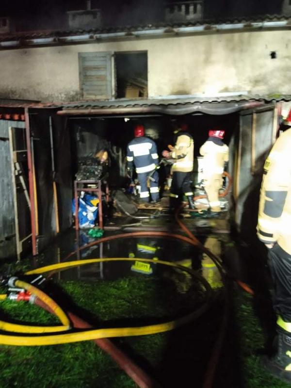 Pożar garaży w Karlinie